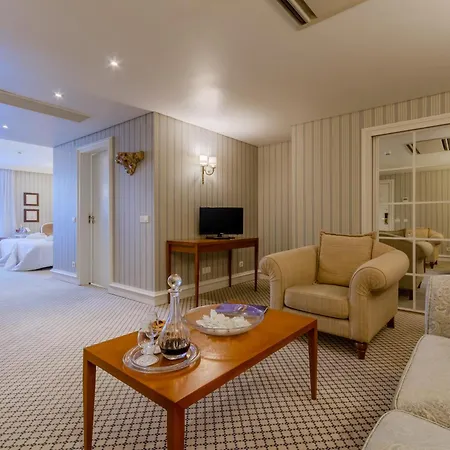 Olissippo Castelo Hotel 4*
