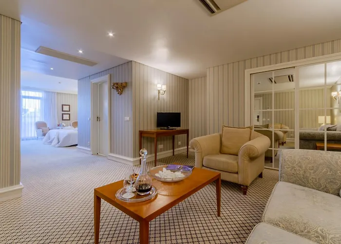 Olissippo Castelo Hotel 4*