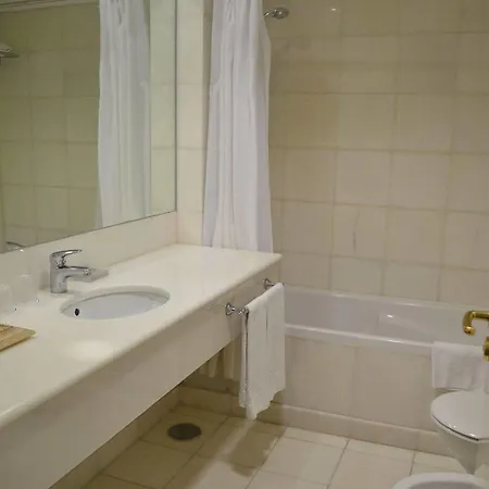 Olissippo Castelo Hotel 4*